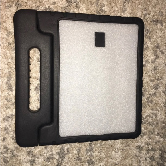 iPad rubber Cary case!! No worries!! Durable!! - Picture 4 of 10